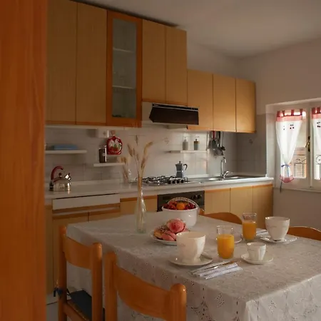 بيت ضيافة La Casa Del Gelsomino أكوافيفا بيسينا
